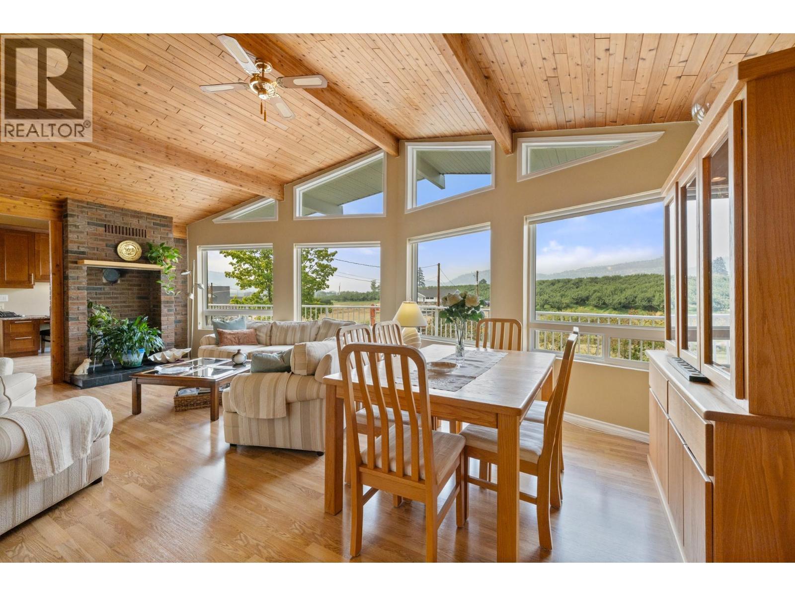 535 Curtis Road, Kelowna, BC - Indoor