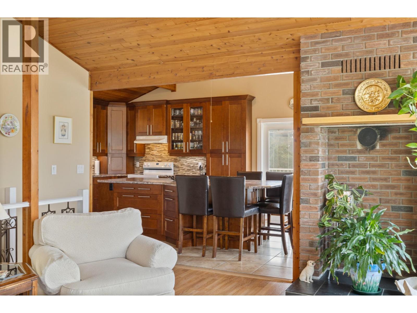 535 Curtis Road, Kelowna, BC - Indoor