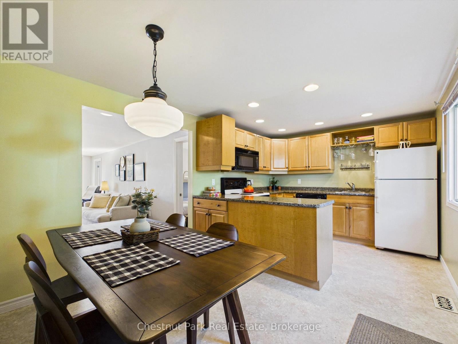 1014 Kelly Road, Lake Of Bays (Mclean), ON - Indoor
