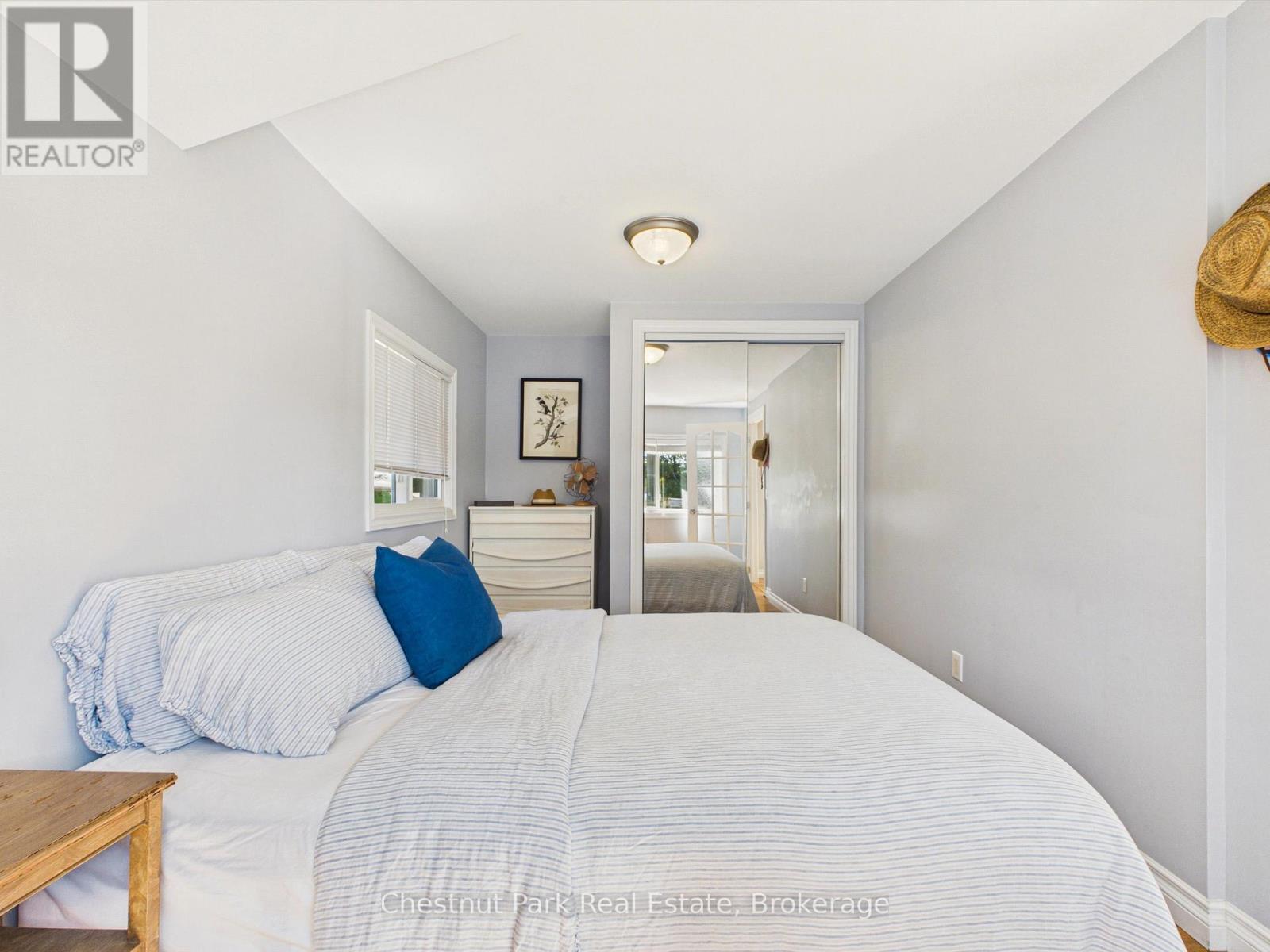 1014 Kelly Road, Lake Of Bays (Mclean), ON - Indoor Photo Showing Bedroom