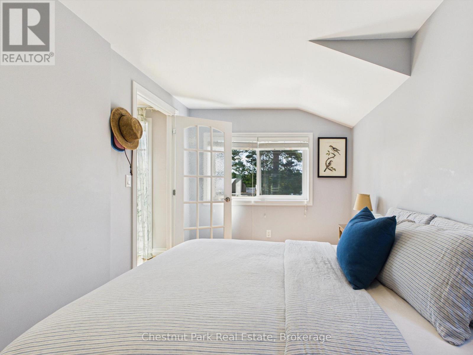 1014 Kelly Road, Lake Of Bays (Mclean), ON - Indoor Photo Showing Bedroom