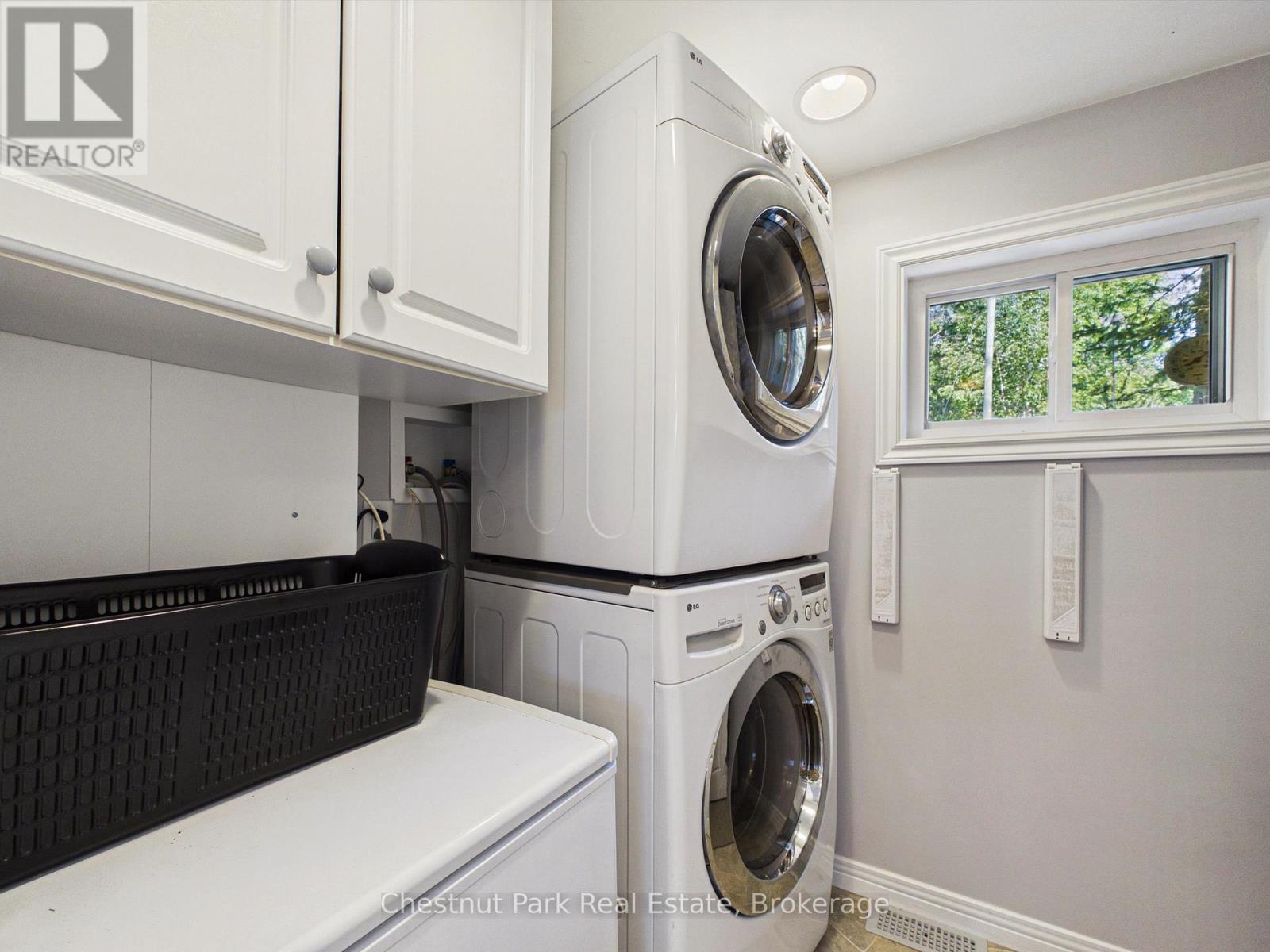 1014 Kelly Road, Lake Of Bays (Mclean), ON - Indoor Photo Showing Laundry Room