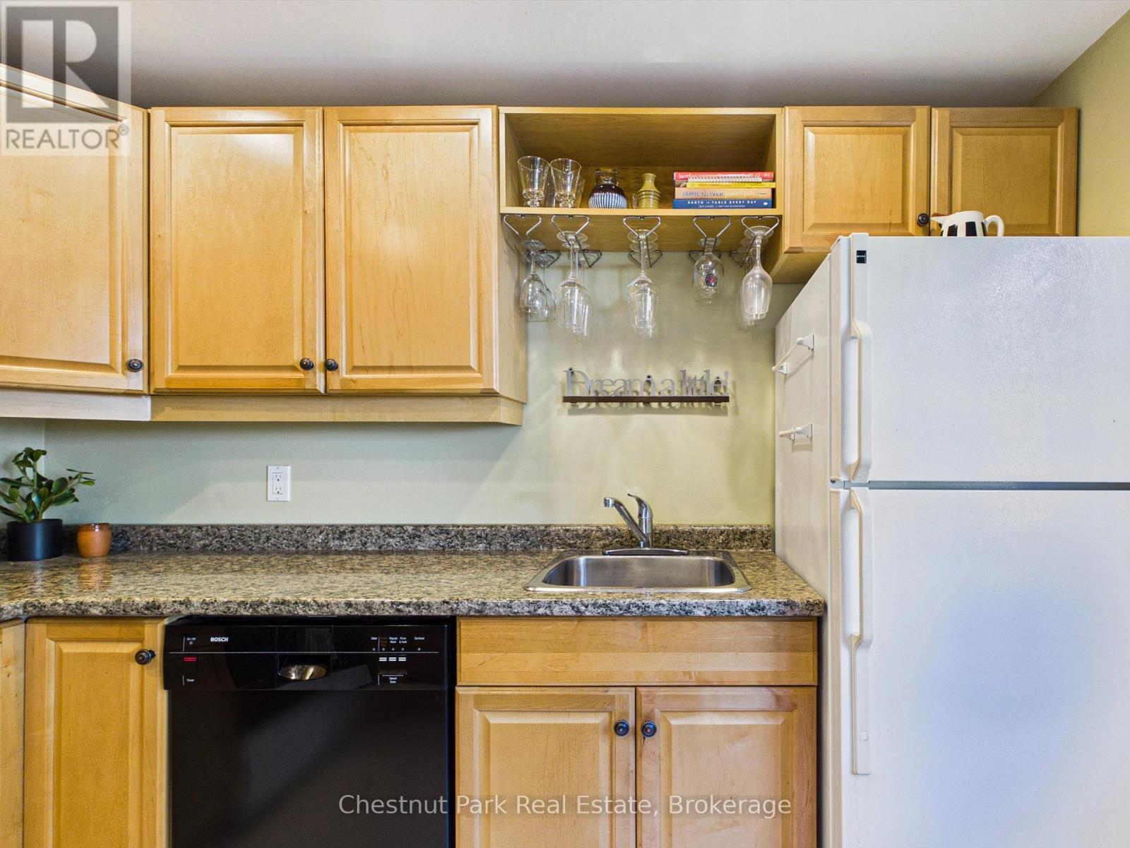 1014 Kelly Road, Lake Of Bays (Mclean), ON - Indoor Photo Showing Kitchen