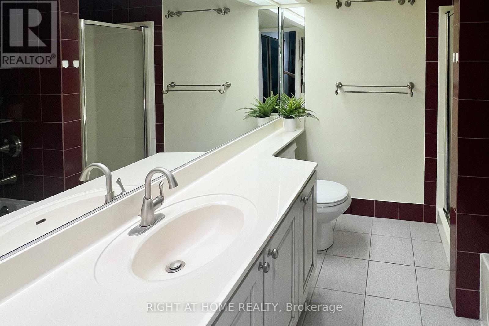 2306 - 77 Harbour Square, Toronto, ON - Indoor Photo Showing Bathroom