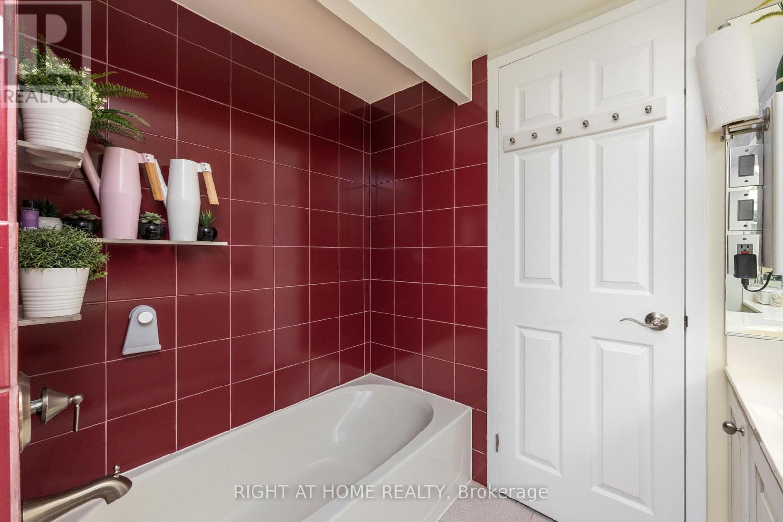 2306 - 77 Harbour Square, Toronto, ON - Indoor Photo Showing Bathroom