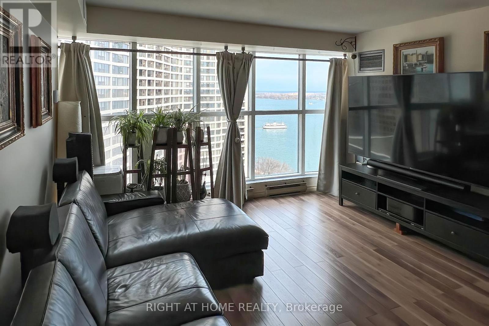 2306 - 77 Harbour Square, Toronto, ON - Indoor Photo Showing Living Room