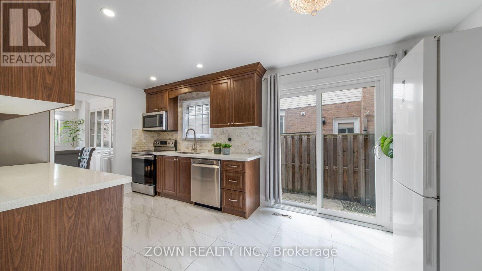 1542 Kirkrow Crescent, Mississauga, ON - Indoor Photo Showing Kitchen