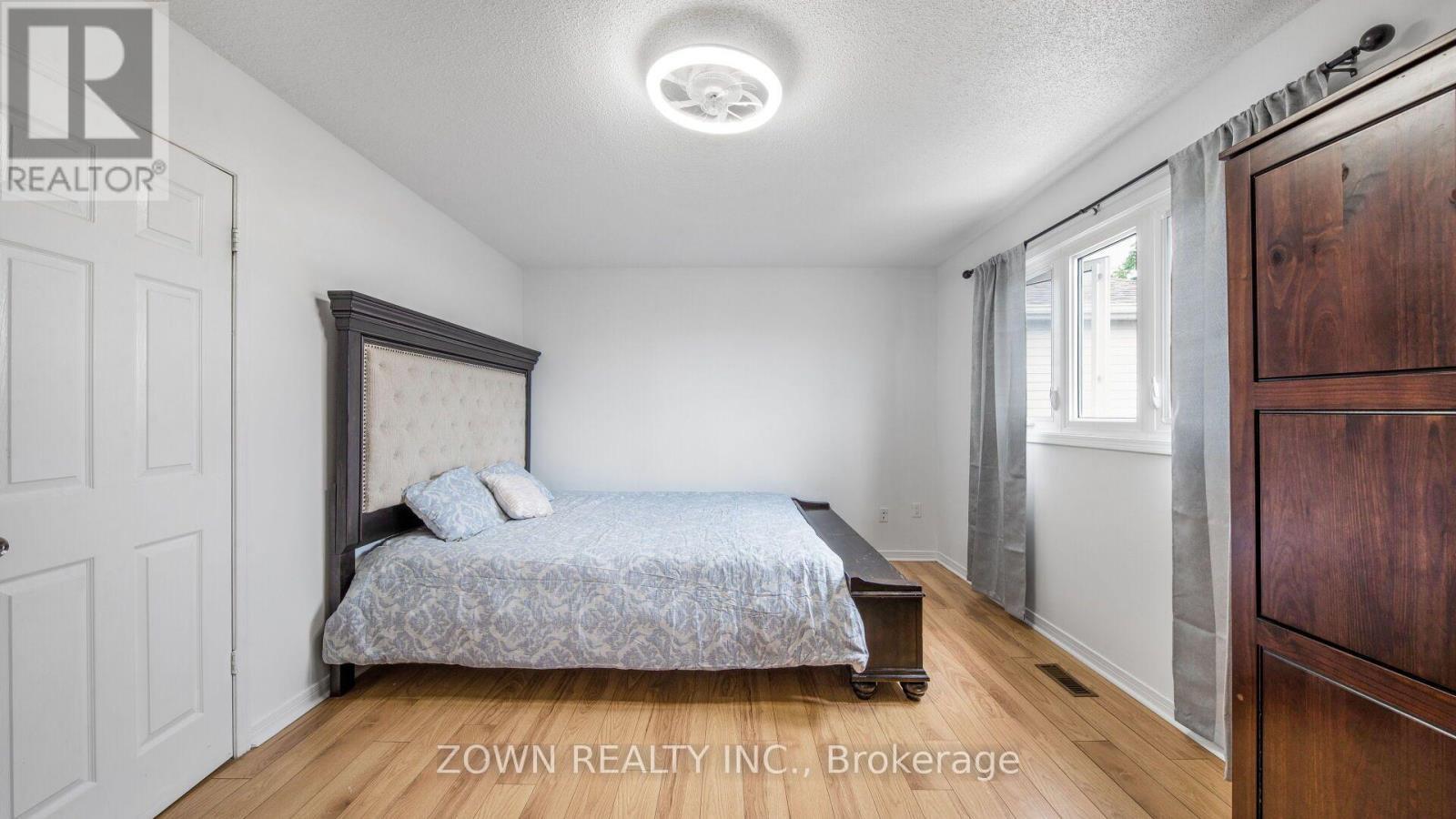 1542 Kirkrow Crescent, Mississauga, ON - Indoor Photo Showing Bedroom