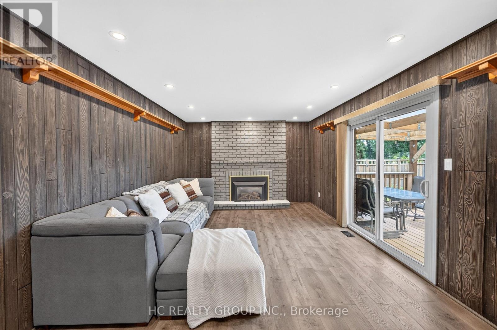22 Fireside Drive, Hamilton, ON - Indoor With Fireplace