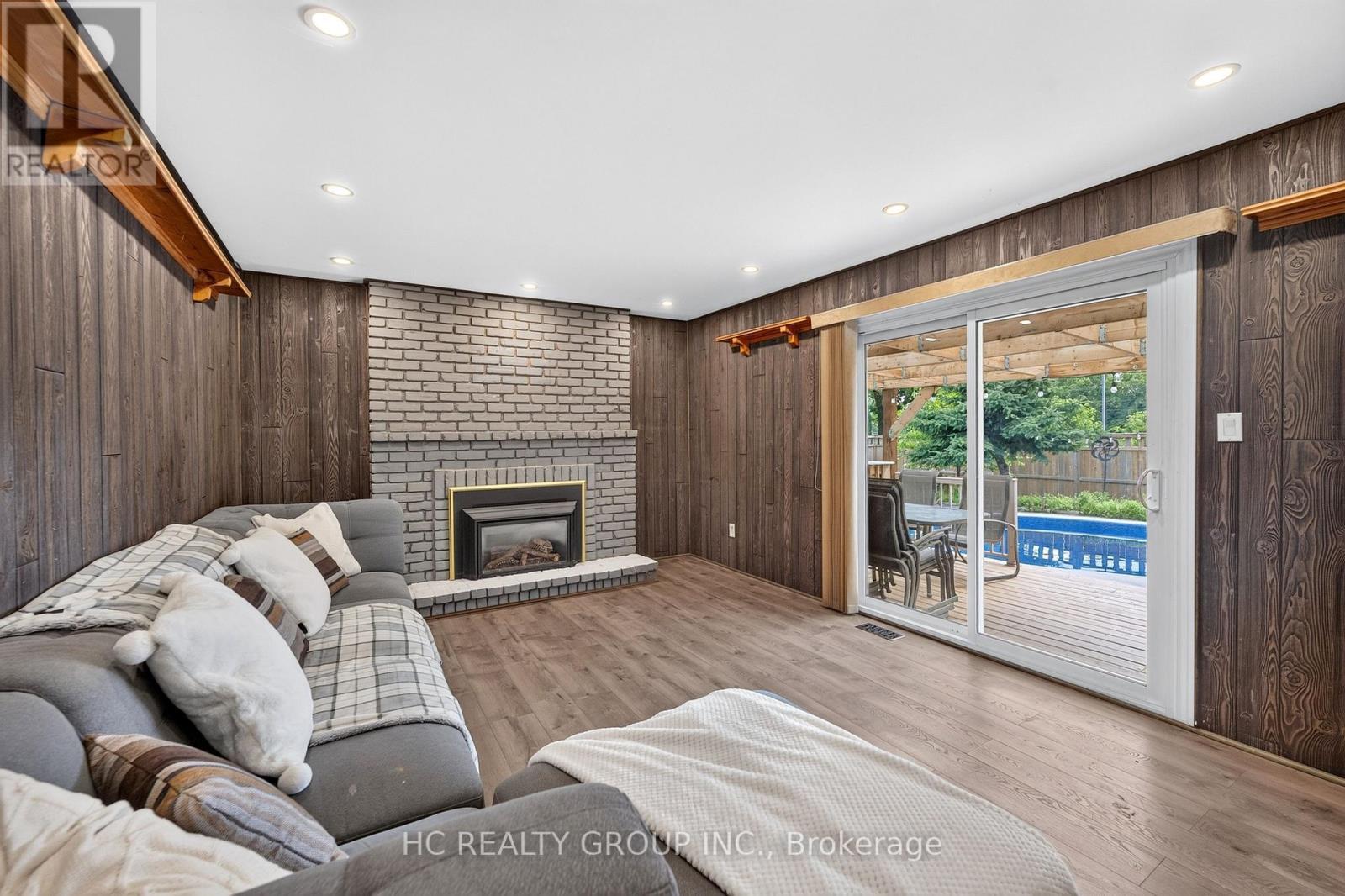22 Fireside Drive, Hamilton, ON - Indoor With Fireplace