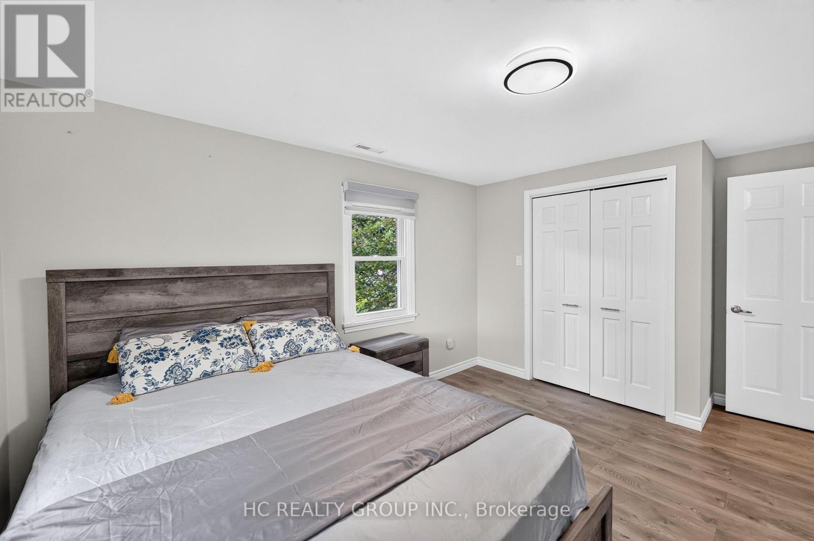 22 Fireside Drive, Hamilton, ON - Indoor Photo Showing Bedroom