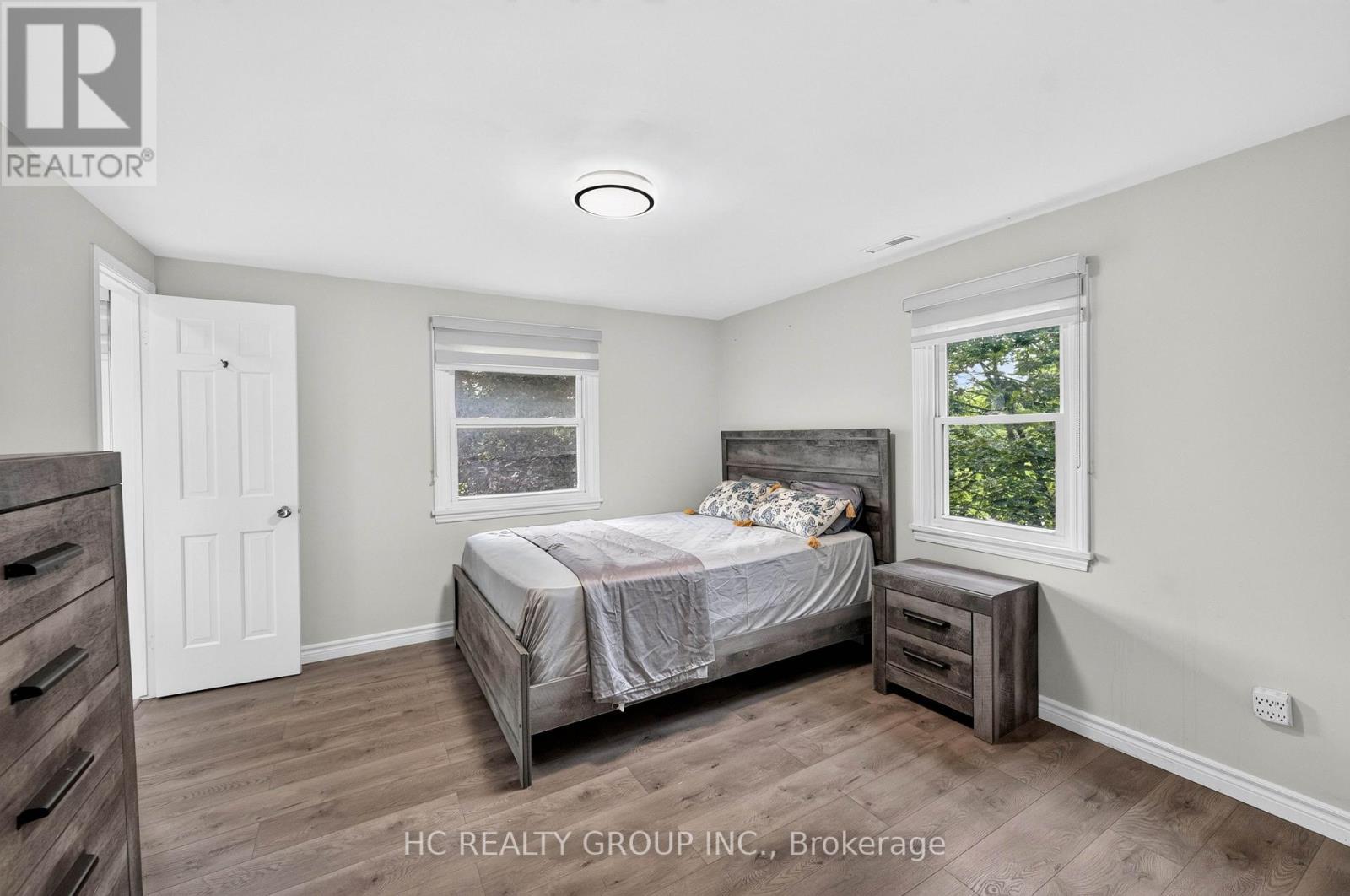 22 Fireside Drive, Hamilton, ON - Indoor Photo Showing Bedroom