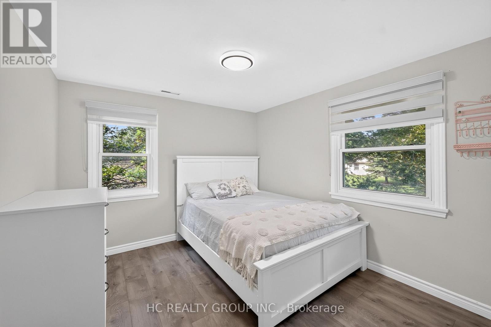 22 Fireside Drive, Hamilton, ON - Indoor Photo Showing Bedroom