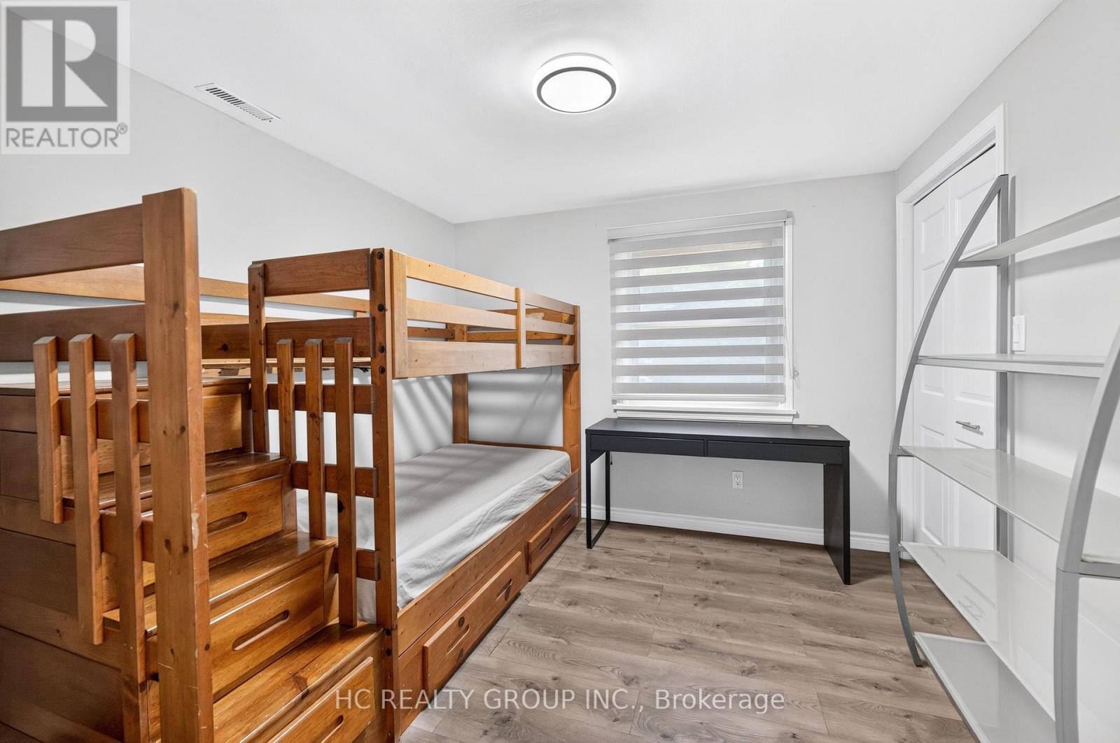 22 Fireside Drive, Hamilton, ON - Indoor Photo Showing Bedroom