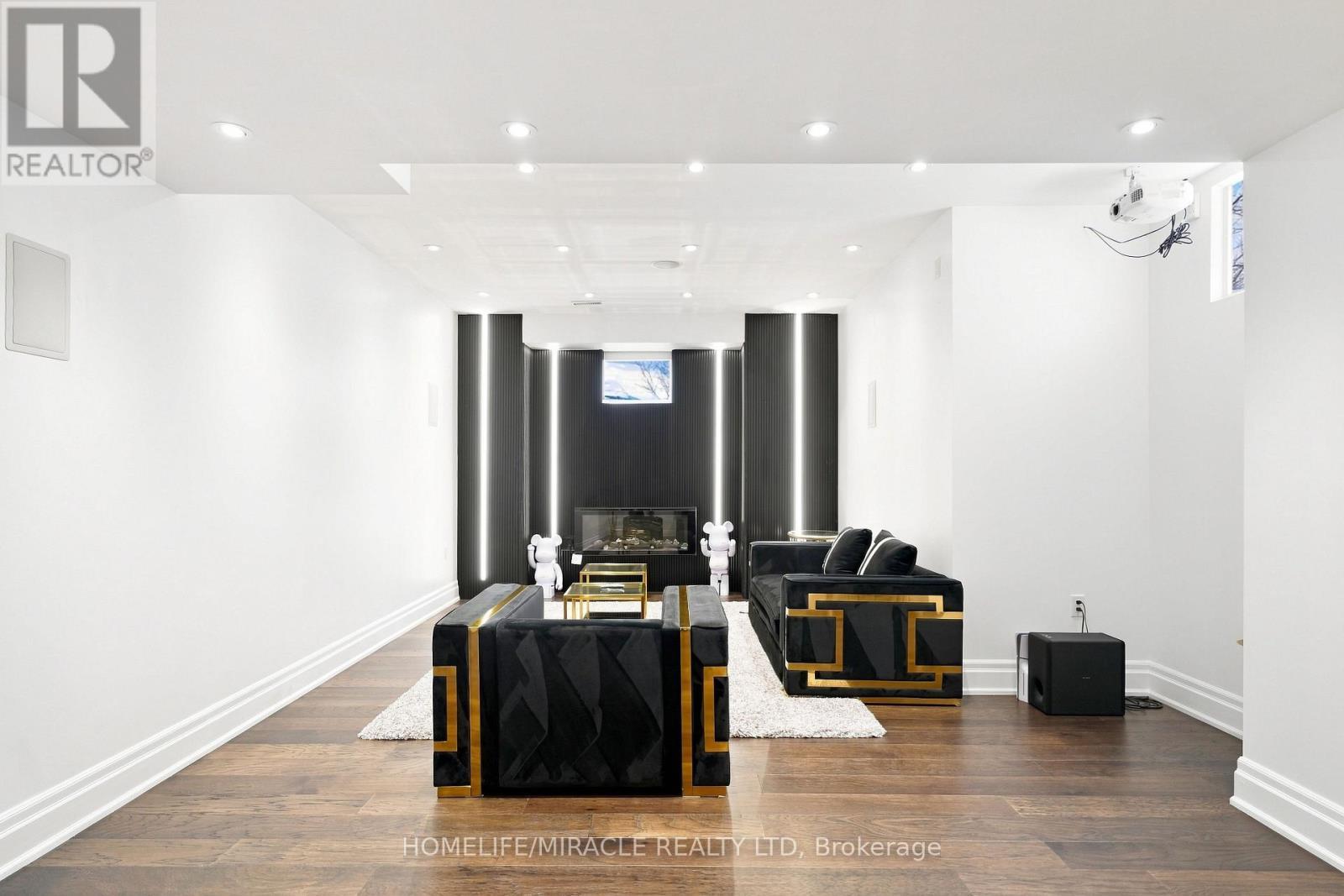 6 Stokes Drive, King, ON - Indoor Photo Showing Other Room
