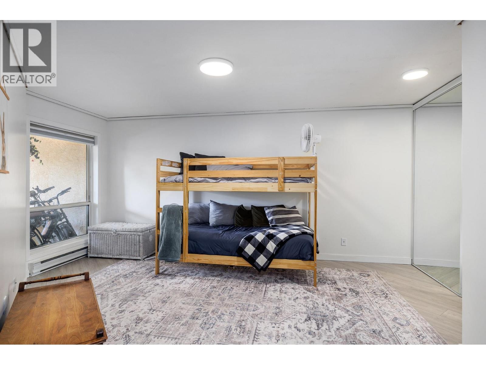 709 Houghton Road Unit# 315, Kelowna, BC - Indoor Photo Showing Living Room