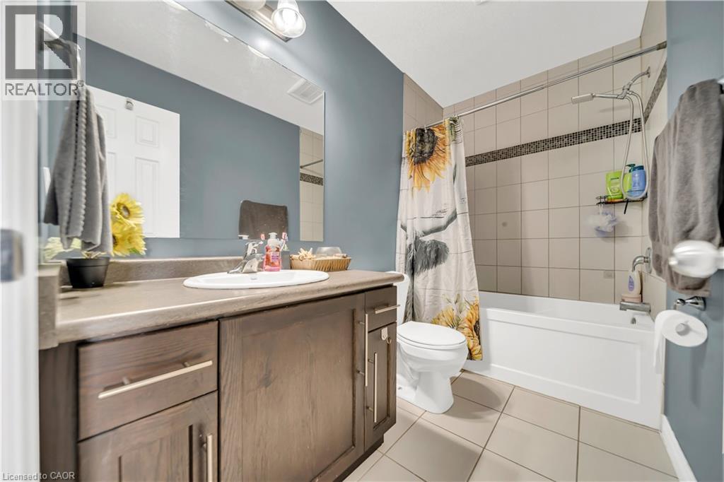 1450 Caen Avenue, Woodstock, ON - Indoor Photo Showing Bathroom
