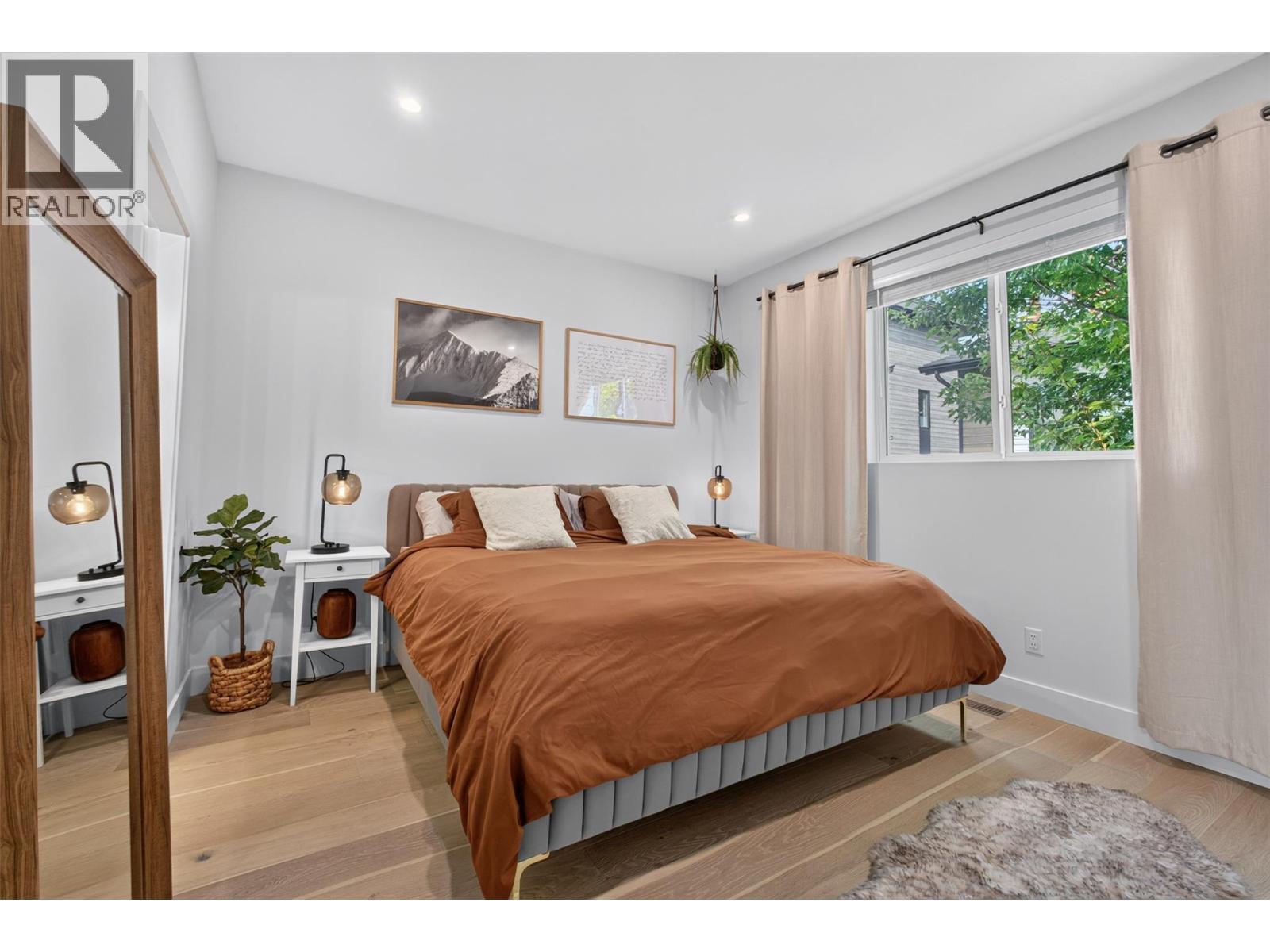 945 Borden Avenue Unit# 1, Kelowna, BC - Indoor Photo Showing Bedroom