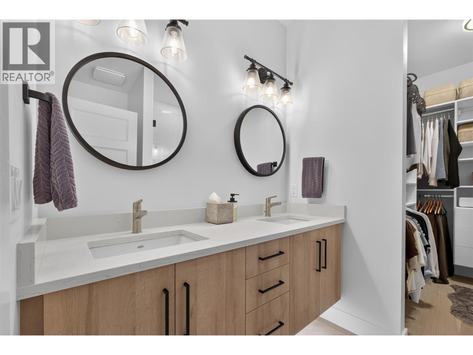945 Borden Avenue Unit# 1, Kelowna, BC - Indoor Photo Showing Bathroom