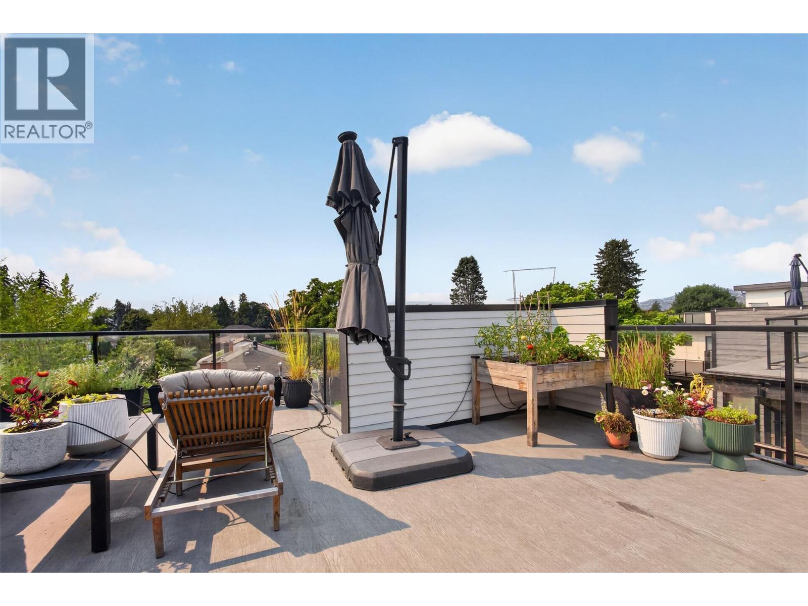 945 Borden Avenue Unit# 1, Kelowna, BC - Outdoor With Deck Patio Veranda
