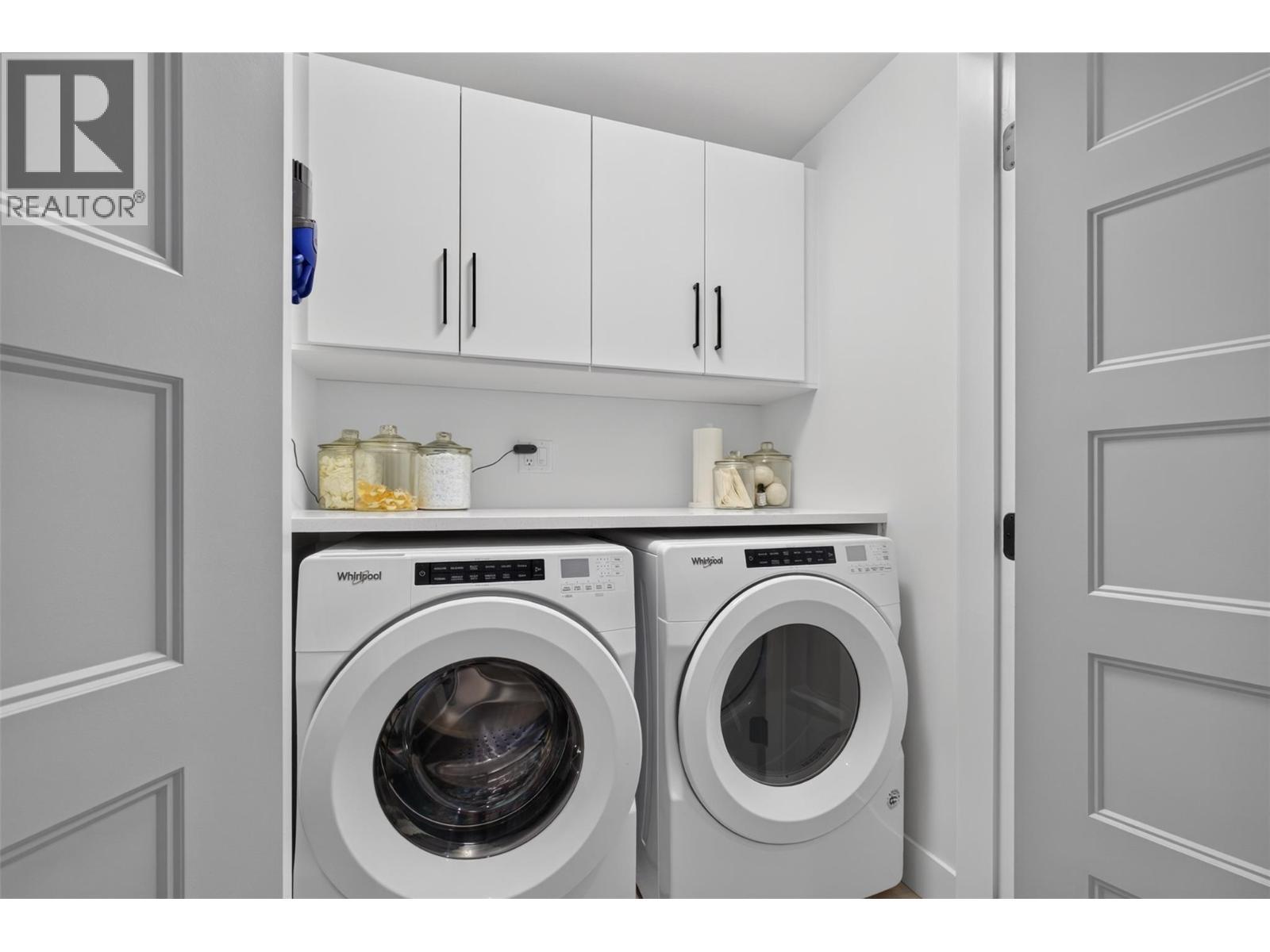 945 Borden Avenue Unit# 1, Kelowna, BC - Indoor Photo Showing Laundry Room