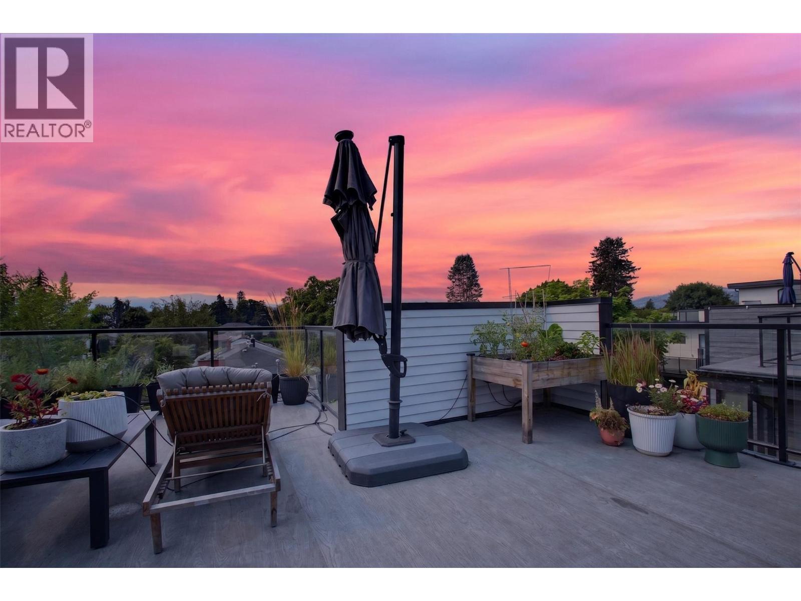 945 Borden Avenue Unit# 1, Kelowna, BC - Outdoor With Deck Patio Veranda With View