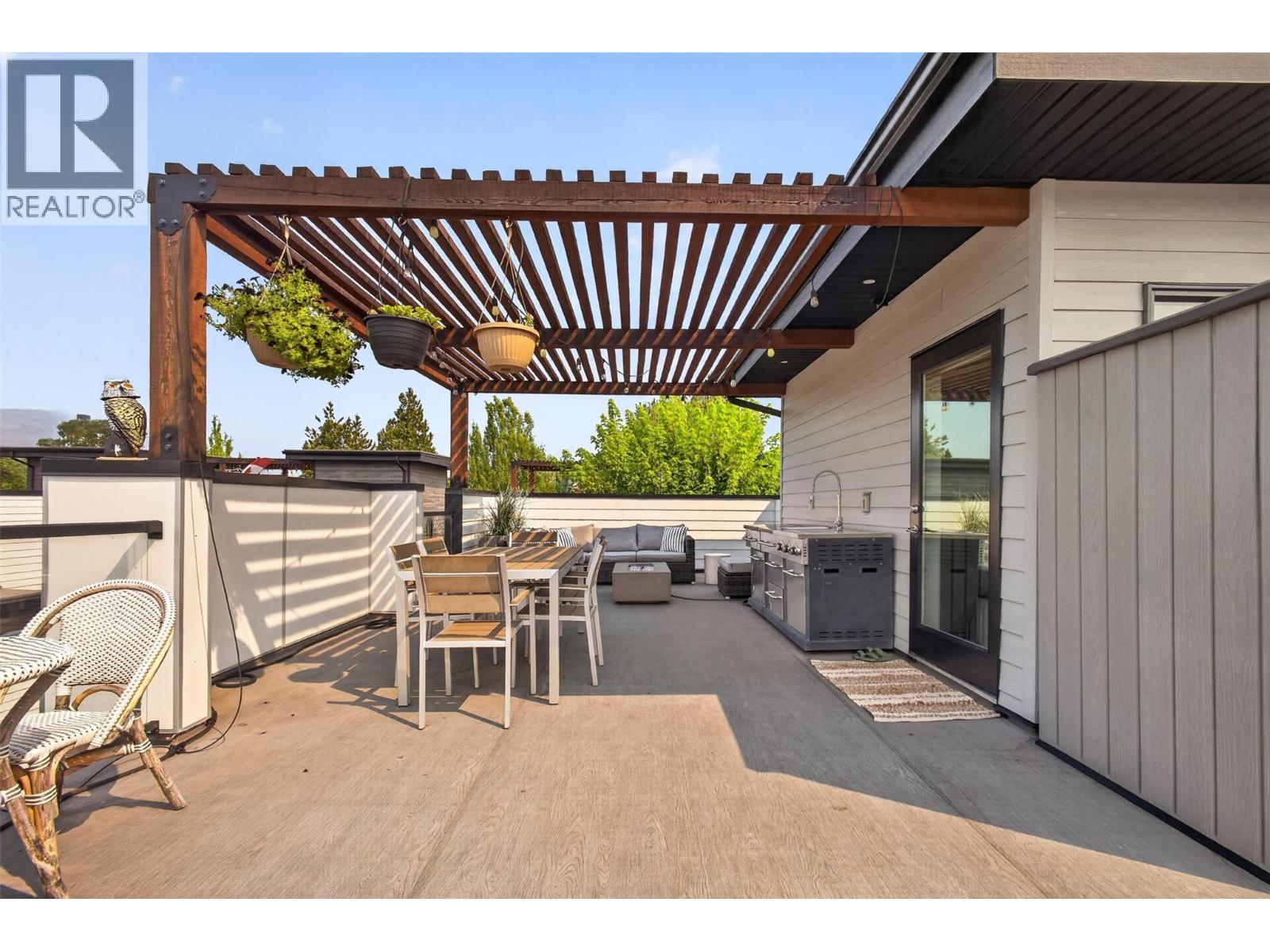 945 Borden Avenue Unit# 1, Kelowna, BC - Outdoor With Deck Patio Veranda With Exterior