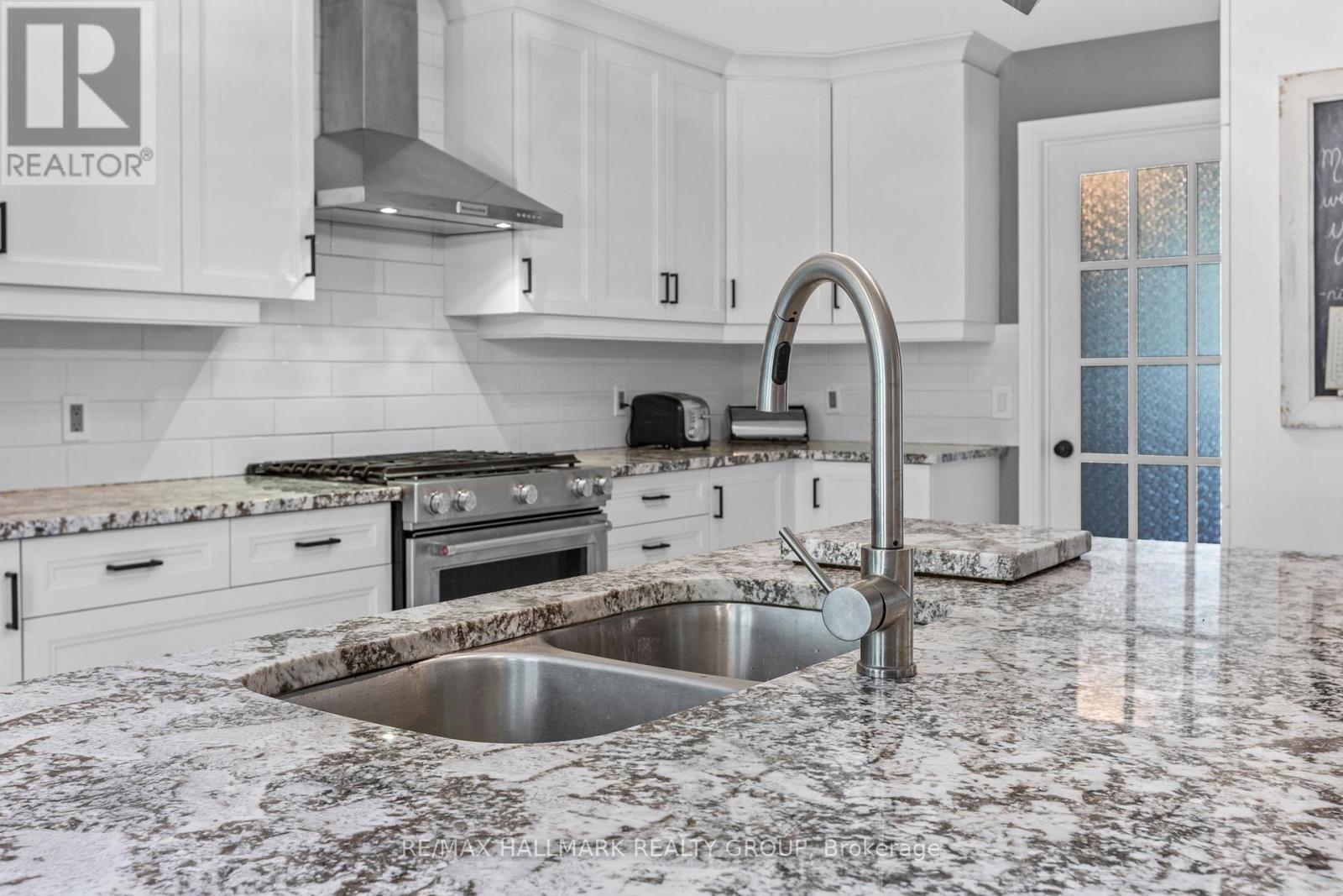 520 David Manchester Road, Ottawa, ON - Indoor Photo Showing Kitchen With Double Sink With Upgraded Kitchen