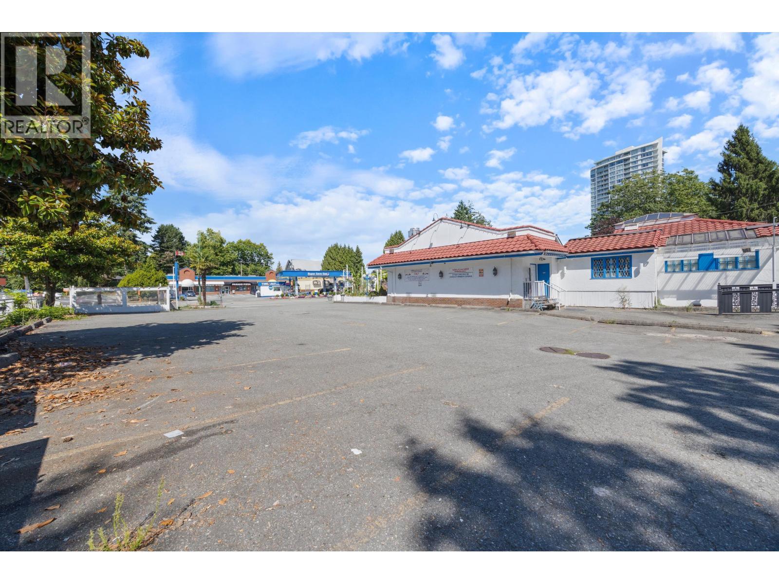 6558 Kingsway, Burnaby, BC - Outdoor
