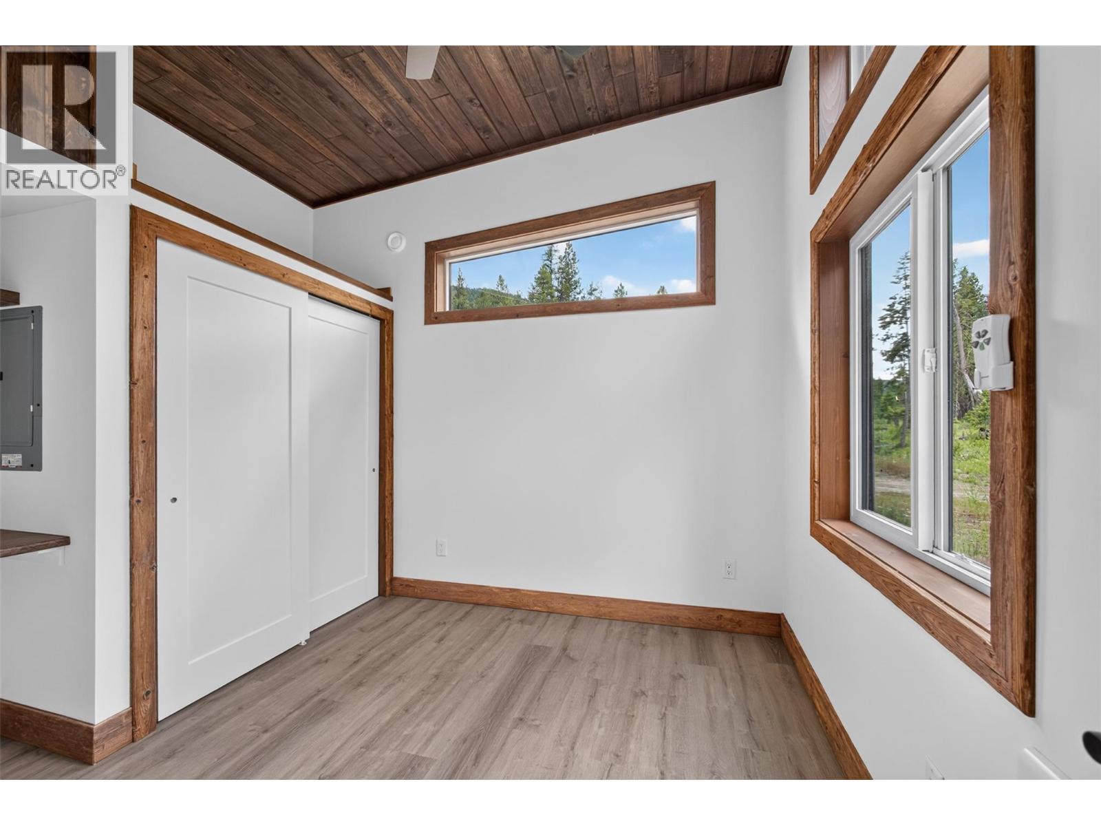 Primary bedroom - 5533 33 Highway Unit# 1, Beaverdell, BC