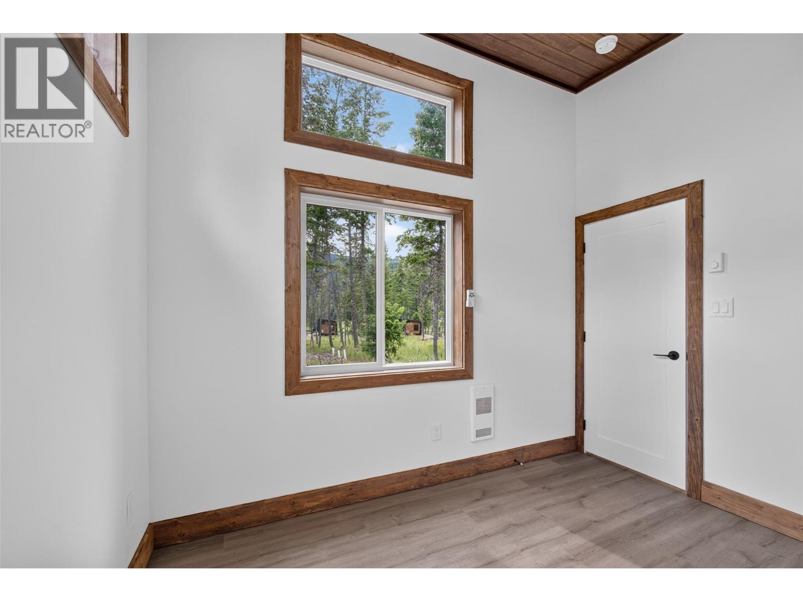 Primary bedroom - 5533 33 Highway Unit# 1, Beaverdell, BC