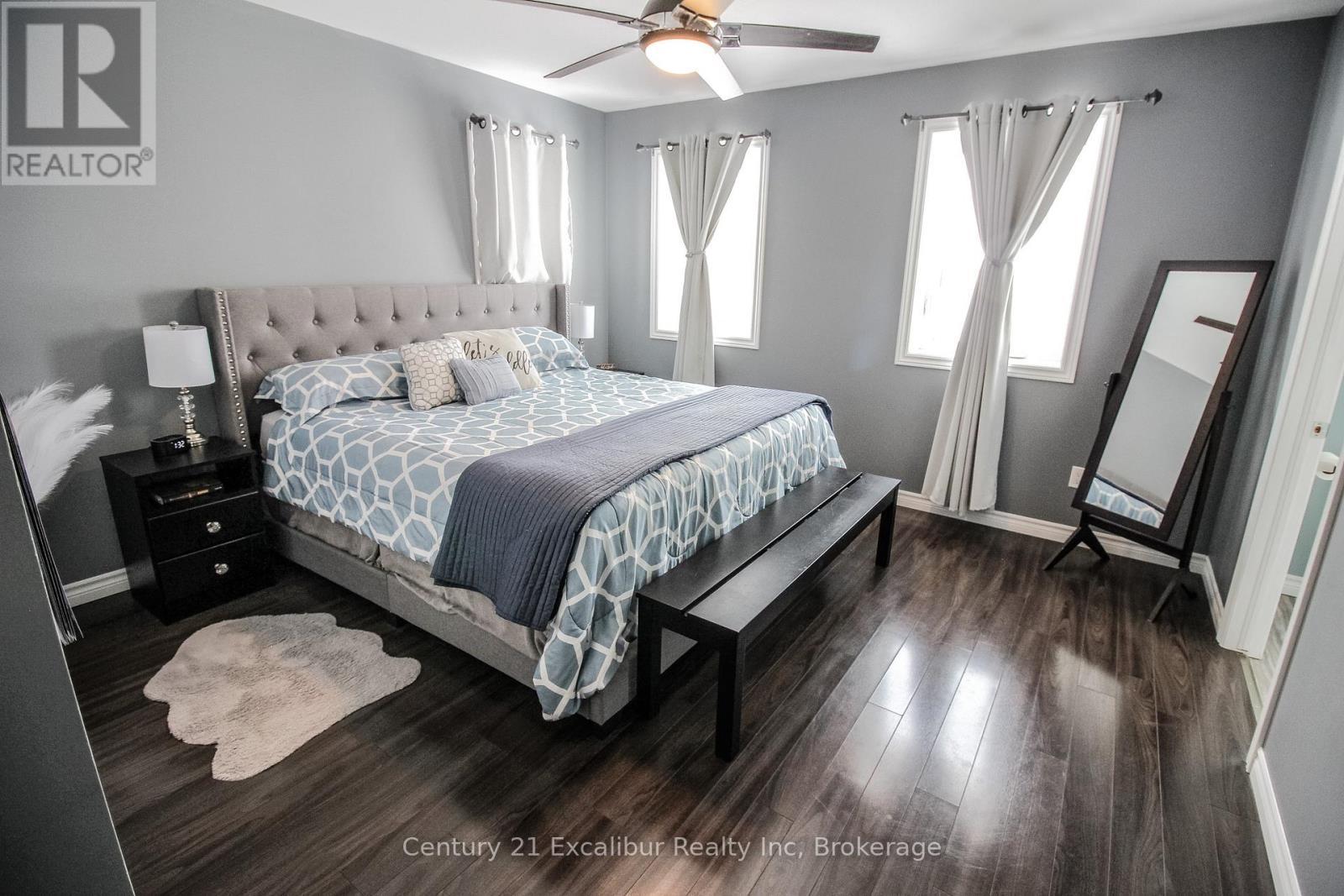 7104 Sixth Line Road W, Centre Wellington, ON - Indoor Photo Showing Bedroom