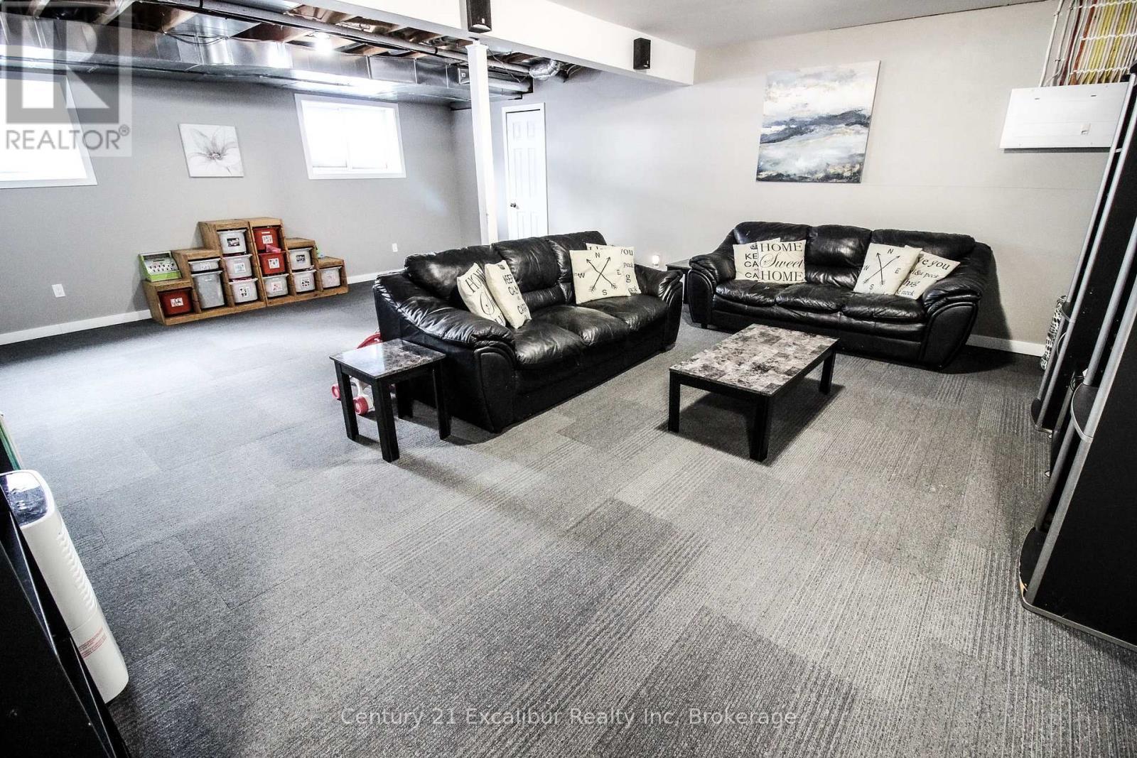 7104 Sixth Line Road W, Centre Wellington, ON - Indoor Photo Showing Other Room