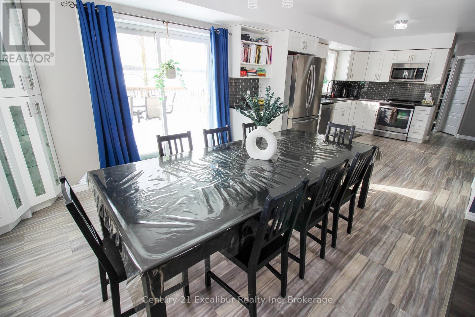 7104 Sixth Line Road W, Centre Wellington, ON - Indoor Photo Showing Dining Room