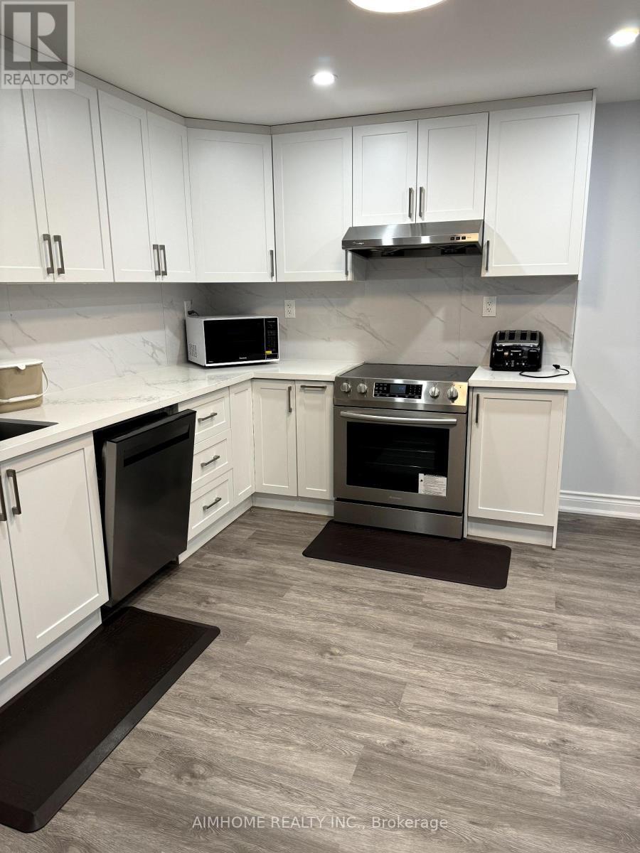 1442 Monaghan Circle, Mississauga, ON - Indoor Photo Showing Kitchen