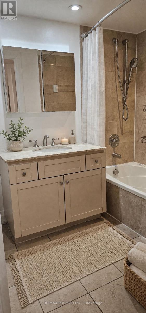 307 - 2737 Keele Street, Toronto, ON - Indoor Photo Showing Bathroom