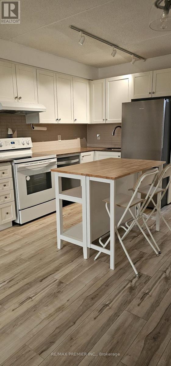 307 - 2737 Keele Street, Toronto, ON - Indoor Photo Showing Kitchen
