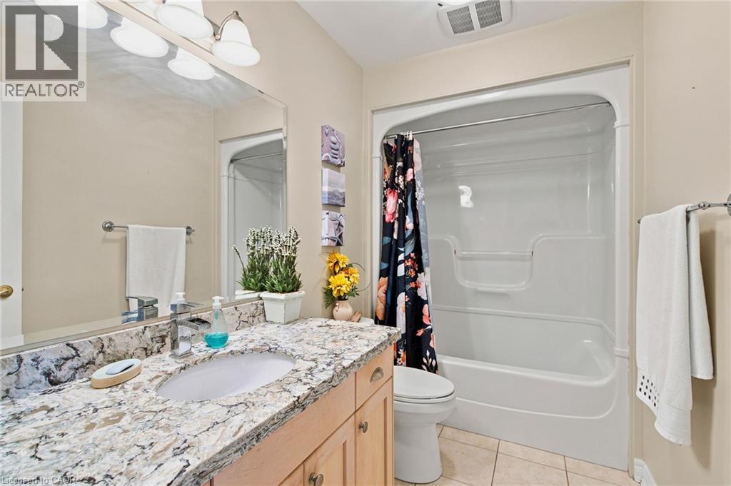 1069 Beach Boulevard, Hamilton, ON - Indoor Photo Showing Bathroom