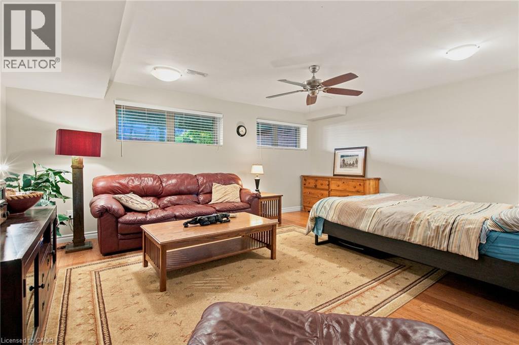 1069 Beach Boulevard, Hamilton, ON - Indoor Photo Showing Bedroom