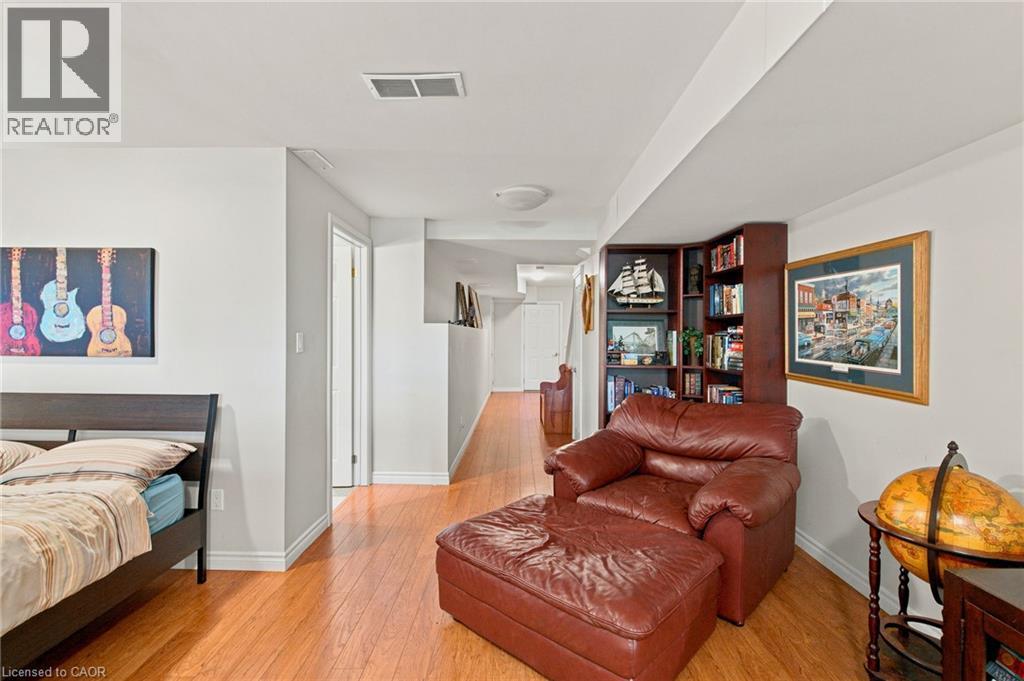 1069 Beach Boulevard, Hamilton, ON - Indoor Photo Showing Bedroom