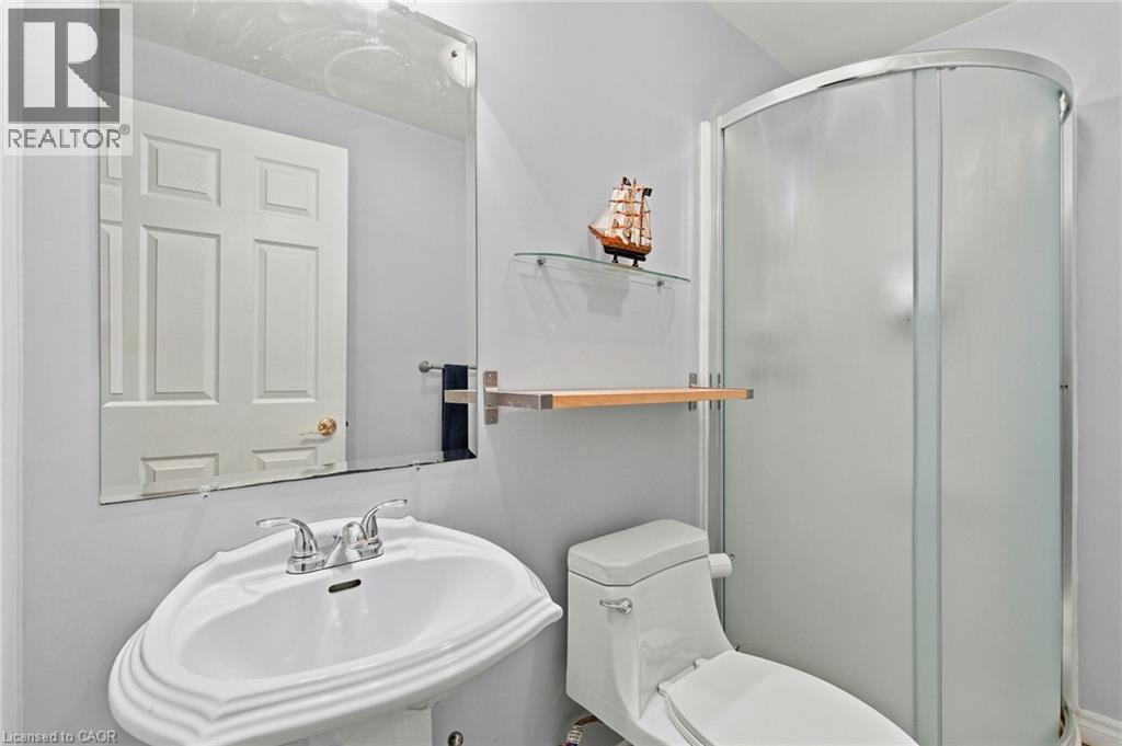1069 Beach Boulevard, Hamilton, ON - Indoor Photo Showing Bathroom