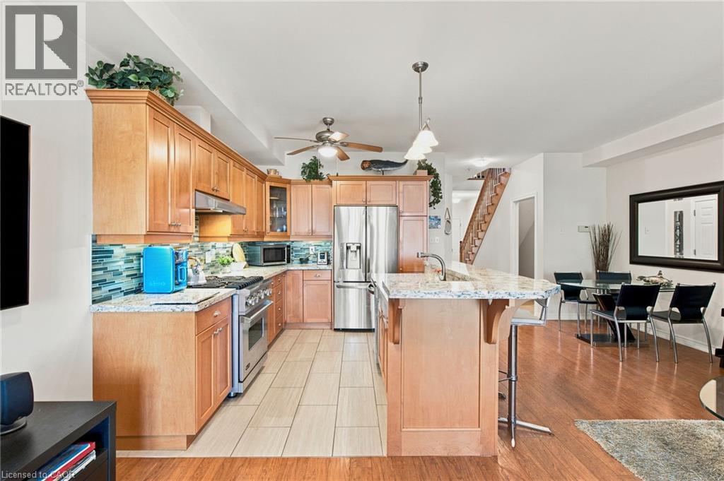 1069 Beach Boulevard, Hamilton, ON - Indoor Photo Showing Kitchen
