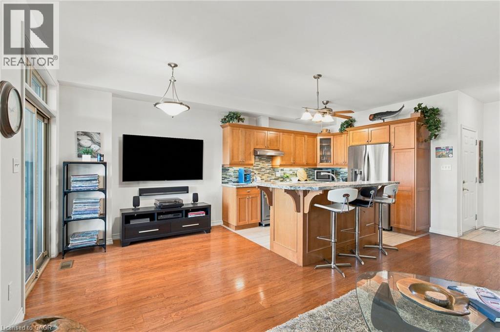 1069 Beach Boulevard, Hamilton, ON - Indoor Photo Showing Kitchen