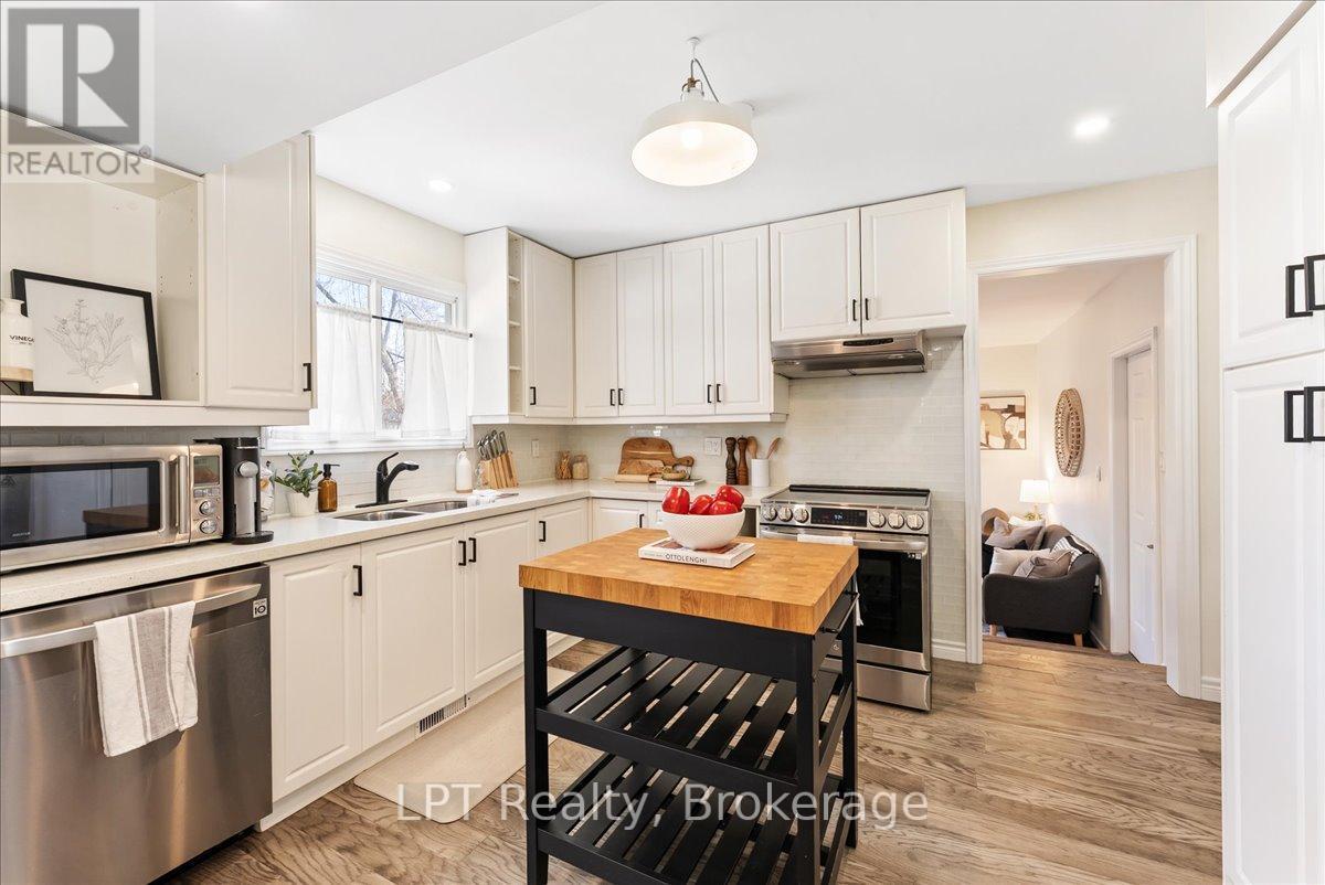 154 Beach Road, Georgina (Keswick North), ON - Indoor Photo Showing Kitchen With Stainless Steel Kitchen
