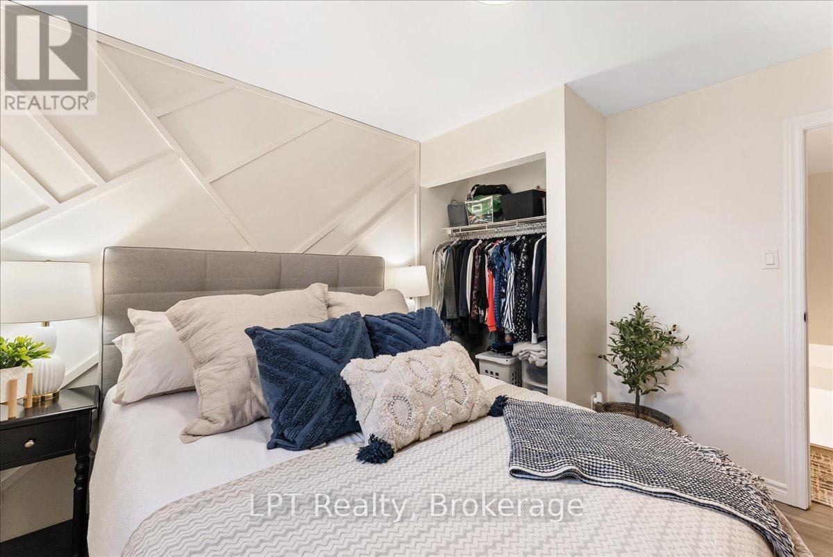 154 Beach Road, Georgina (Keswick North), ON - Indoor Photo Showing Bedroom
