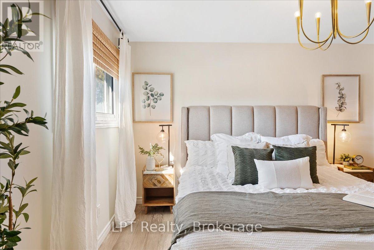 154 Beach Road, Georgina (Keswick North), ON - Indoor Photo Showing Bedroom