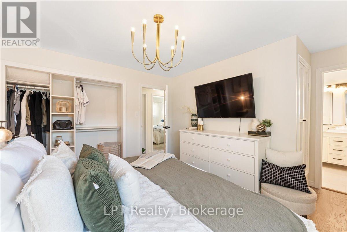 154 Beach Road, Georgina (Keswick North), ON - Indoor Photo Showing Bedroom