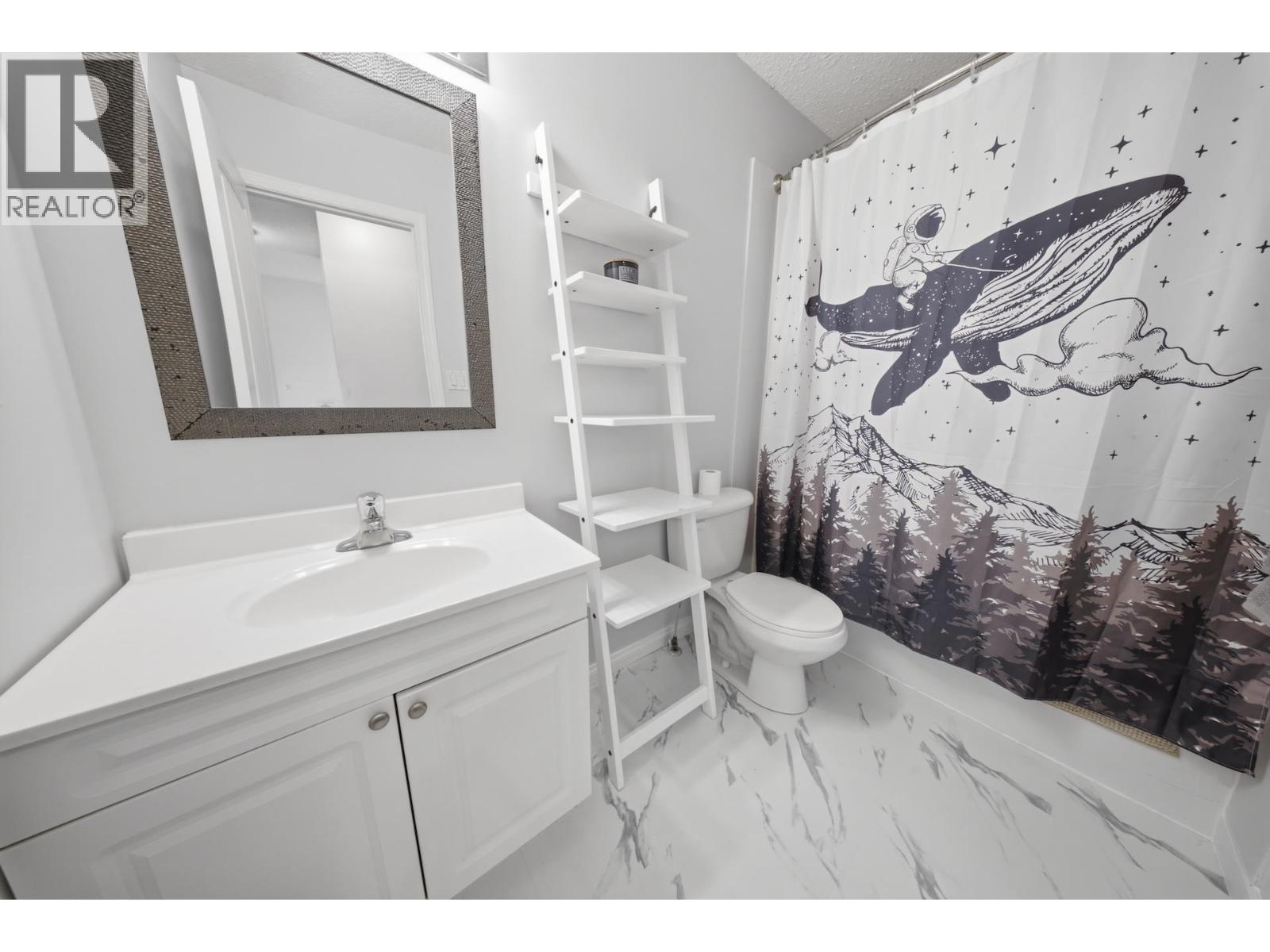 8406 86 Avenue, Fort St. John, BC - Indoor Photo Showing Bathroom
