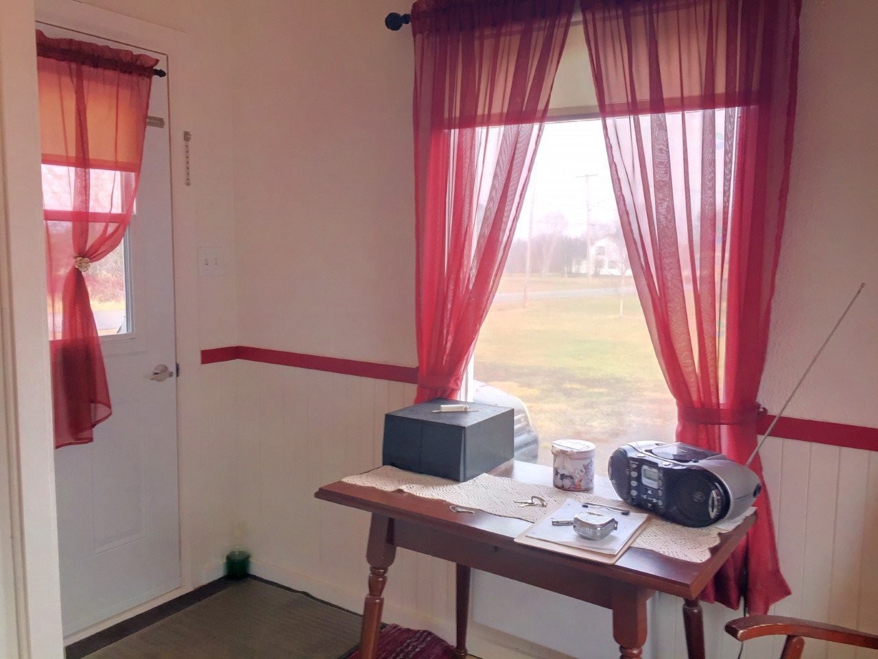 Sun Room - 32 Av. Duret, Paspébiac, QC - Indoor