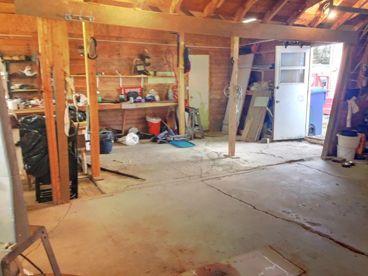 Garage - 32 Av. Duret, Paspébiac, QC - Indoor Photo Showing Basement